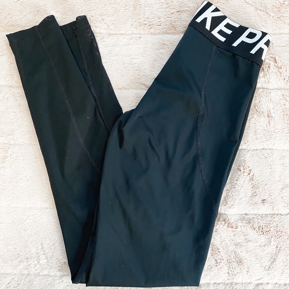 Nike Pro High Waist Leggings with back lower mesh - Picture 2 of 3